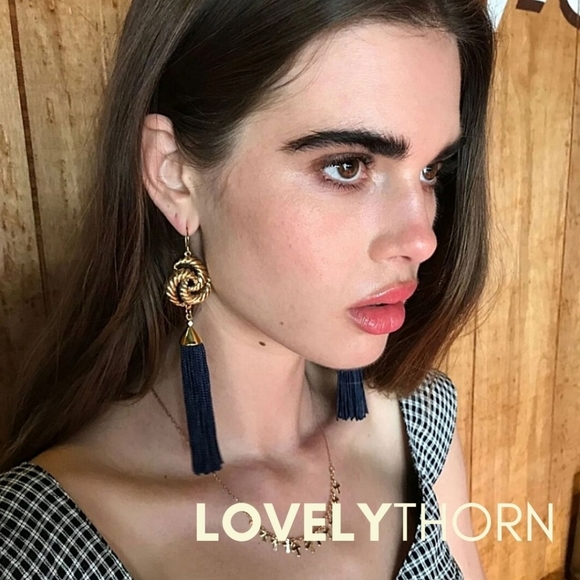 VANESSA MOONEY // white valleta tassel earrings - Picture 4 of 5